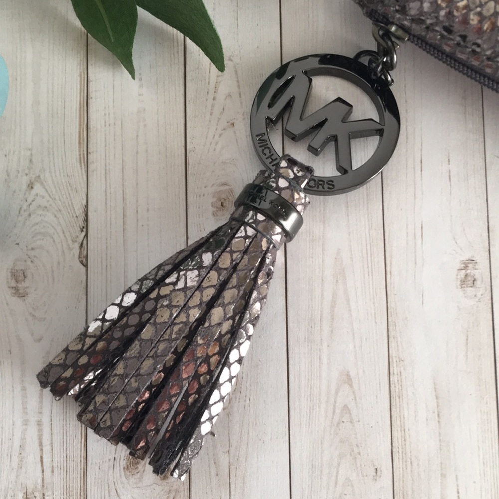 Michael Kors Limited Edition Cosmetic Bag NWOT Rare - Picture 5 of 16